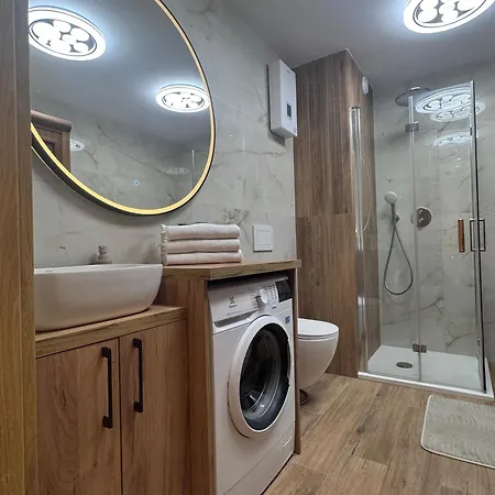 Centrum Z Sauna I Jacuzzi דירה מידזיזדרויה