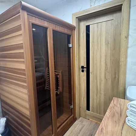 Centrum Z Sauna I Jacuzzi דירה מידזיזדרויה